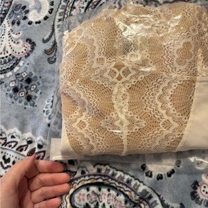 NWOT Pinsy Sculpting Lace Shapewear Bodysuit - Cream